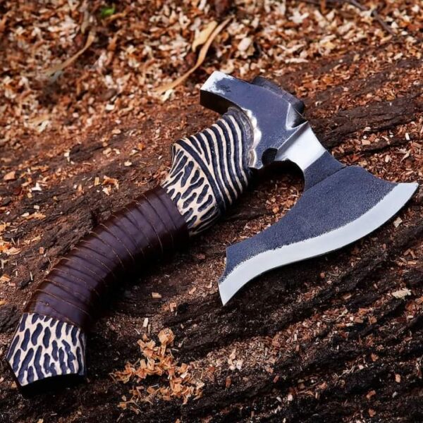 "Handmade Short Viking Axe in Premium Quality: A Compact Masterpiece of Strength and Craftsmanship"