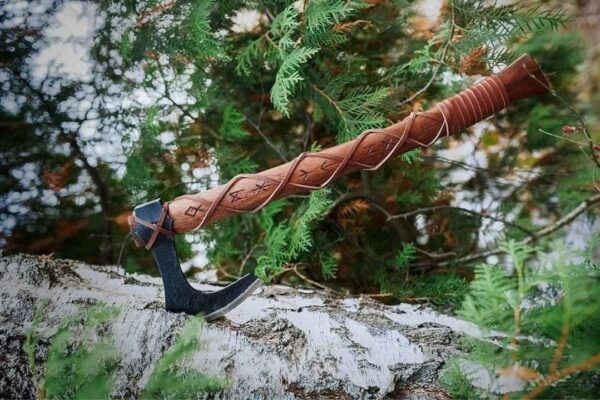"Handmade Viking Axe: A Premium Quality Masterpiece of Strength and Craftsmanship"