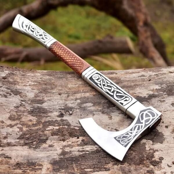 "Timeless Craftsmanship: The Custom Handmade Collectible Axe in Premium Quality for the Discerning Collector"