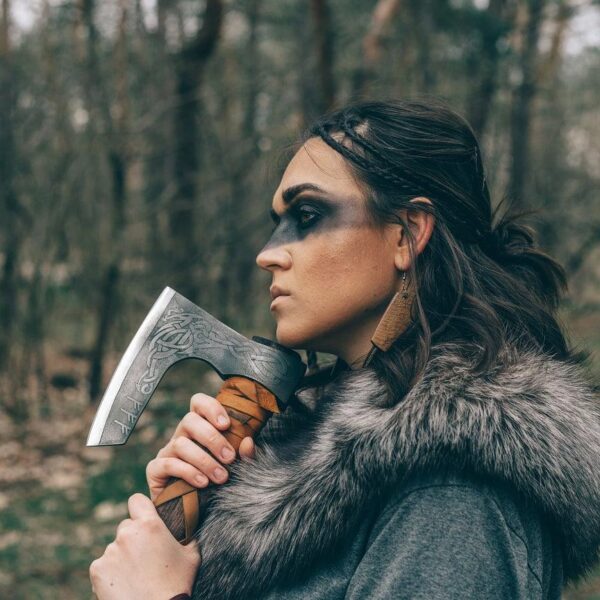 "Unrivaled Precision and Power: The Custom Handmade Hand-forged Axe in Premium Quality for Exceptional Performance" - Image 2