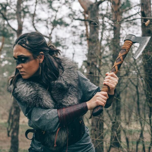 "Unrivaled Precision and Power: The Custom Handmade Hand-forged Axe in Premium Quality for Exceptional Performance" - Image 9