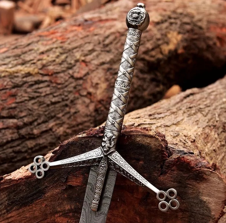 "Premium Quality Scottish Claymore Damascus Sword: Exquisite Craftsmanship with a Hand-Forged Damascus Steel Blade and Rosewood Handle" - Image 4