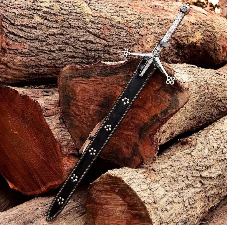 "Premium Quality Scottish Claymore Damascus Sword: Exquisite Craftsmanship with a Hand-Forged Damascus Steel Blade and Rosewood Handle" - Image 6