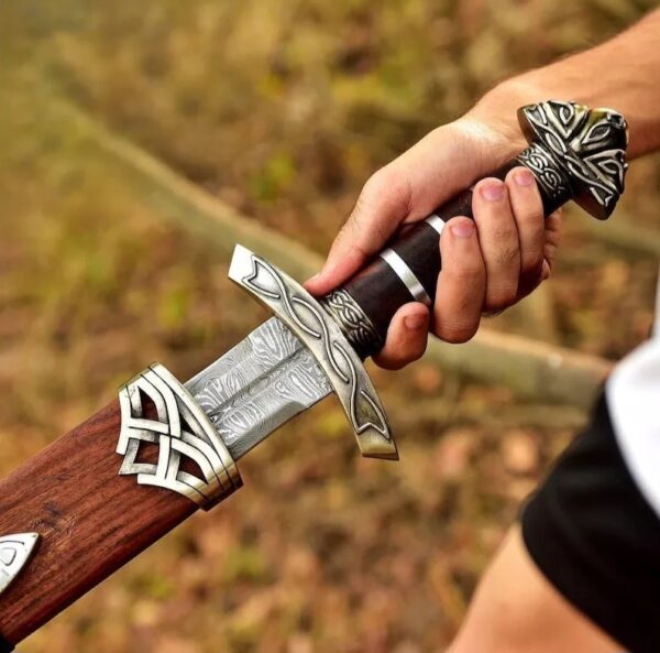 "Custom Handmade Forge Damascus Viking Sword – Premium Quality Craftsmanship for the Modern Warrior" - Image 2