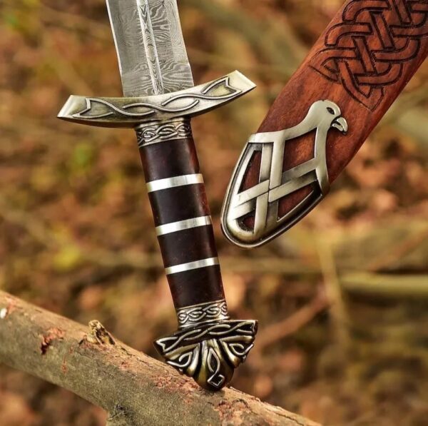 "Custom Handmade Forge Damascus Viking Sword – Premium Quality Craftsmanship for the Modern Warrior" - Image 3