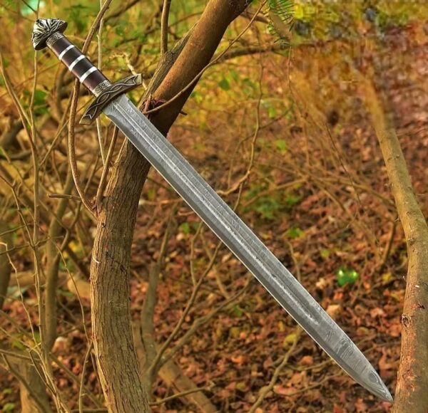 "Custom Handmade Forge Damascus Viking Sword – Premium Quality Craftsmanship for the Modern Warrior" - Image 11